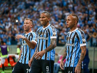 Sorriso dos jogadores após a goleada. (Foto: Site Oficial Grêmio) 