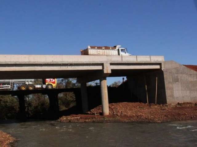 Porta do Pantanal, Anast&aacute;cio refor&ccedil;a infraestrutura com pontes de concreto