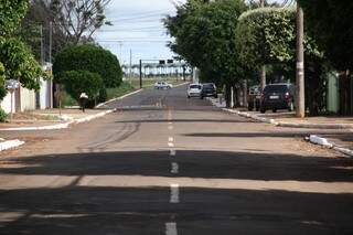 De uma esquina para outra, rua Brasília passa a ser mão única (Foto: Marcos Ermínio)