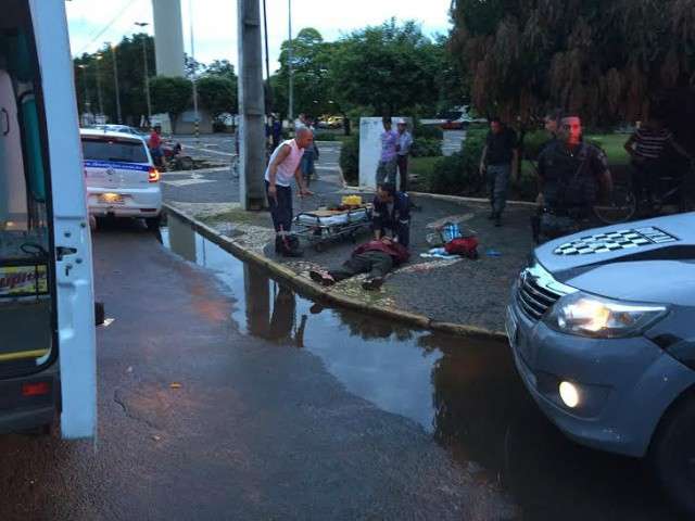 Homem atingido na cabe&ccedil;a por bloco de concreto fica gravemente ferido 