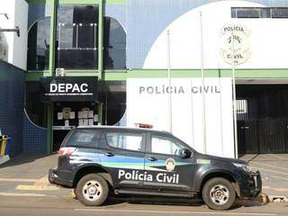 Motorista foi levado à Depac Centro na Rua Padre João Crippa em Campo Grande (Foto: Paulo Francis)