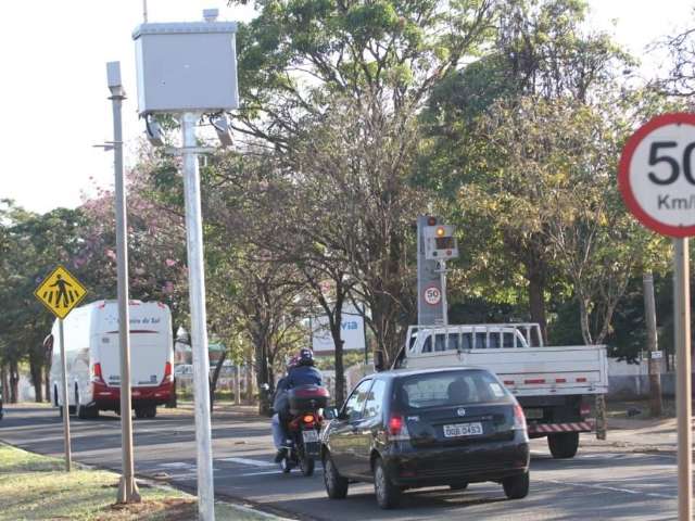 Projeto de lei quer obrigar a prefeitura a divulgar vias que t&ecirc;m radares