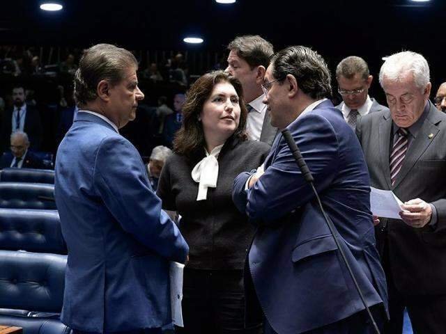 Com prazo encerrando, 2 senadores de MS votam e 1 falta em debate de MPs