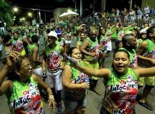 Bloco Os Intocáveis abriu desfile na Passarela do Samba. (Fotos: Clóvis Neto/PMC)