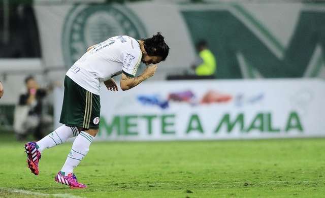 Com Valdivia em campo, show de Dudu e Robinho, Palmeiras vence por 3 a 1