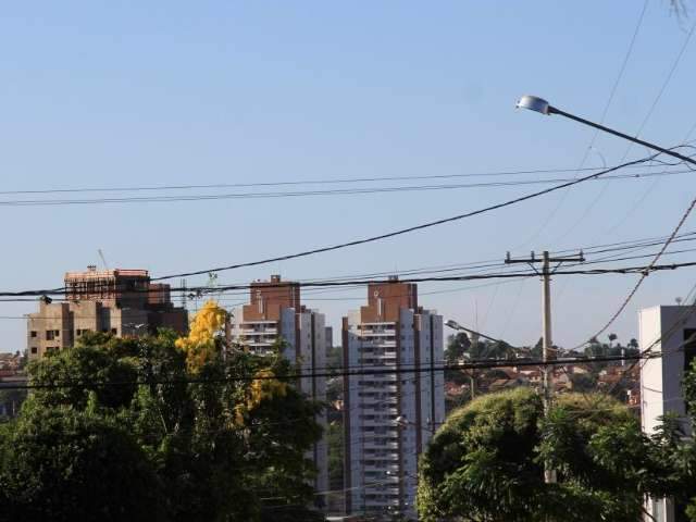 Dia amanhece fresco e previs&atilde;o &eacute; de pancadas de chuva 