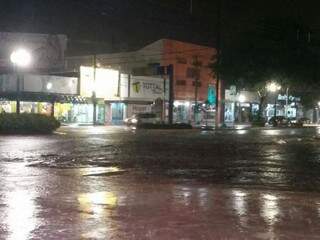 Chuva atinge 100 mil&iacute;metros em um dia e fica pr&oacute;xima de marca de janeiro