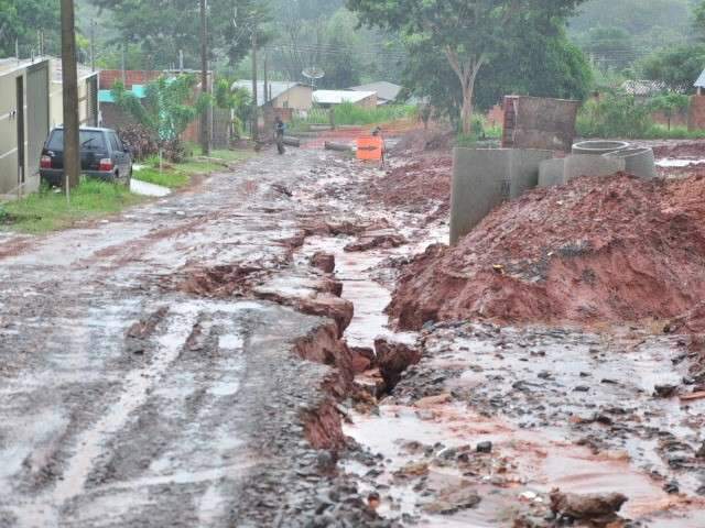 Chuva leva barro e piora situa&ccedil;&atilde;o, j&aacute; prec&aacute;ria, de ruas no Izabel Garden