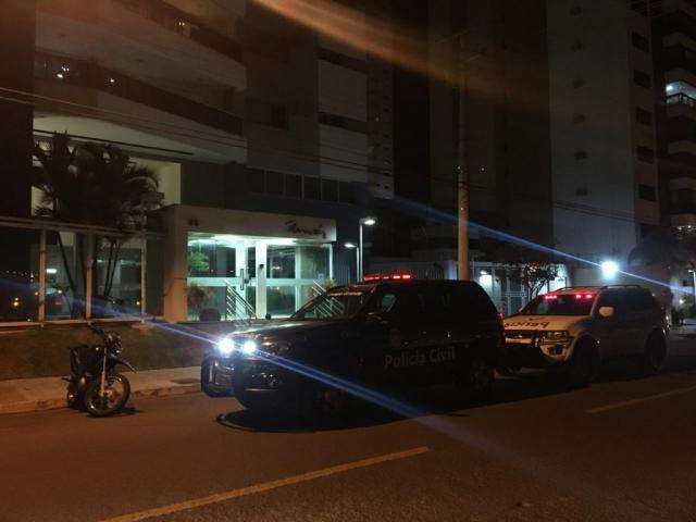 Jovem &eacute; encontrada morta em condom&iacute;nio de luxo da Capital 