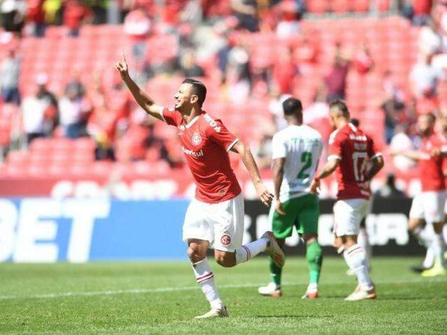 Internacional supera a Chapecoense no Beira-Rio e entra no G-4