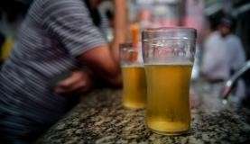 Quase metade dos usuários de álcool começaram a beber com menos de 18 anos