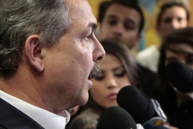 Ministro ouve protesto de &ldquo;fora C&eacute;lia&rdquo; e recebe estudantes da UFMS