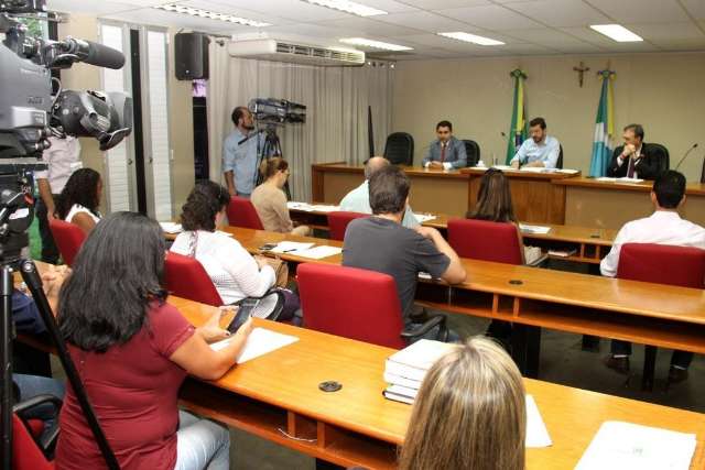 Contra &quot;Lei Harfouche&quot;, grupo articula projeto sobre viol&ecirc;ncia nas escolas