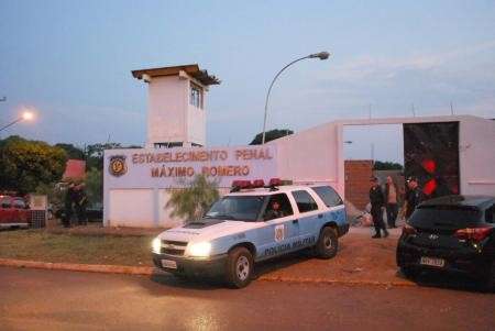 Policiais controlam rebeli&atilde;o e 20 presos s&atilde;o transferidos para a M&aacute;xima