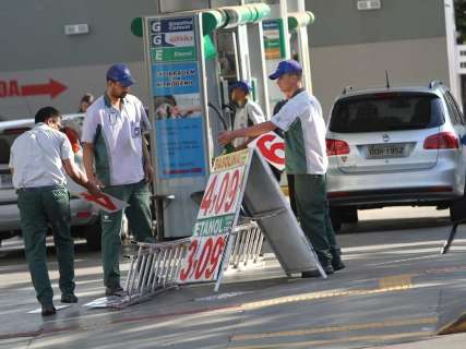 Preço da gasolina continua caindo e litro chega a R$ 4,09 em Campo Grande