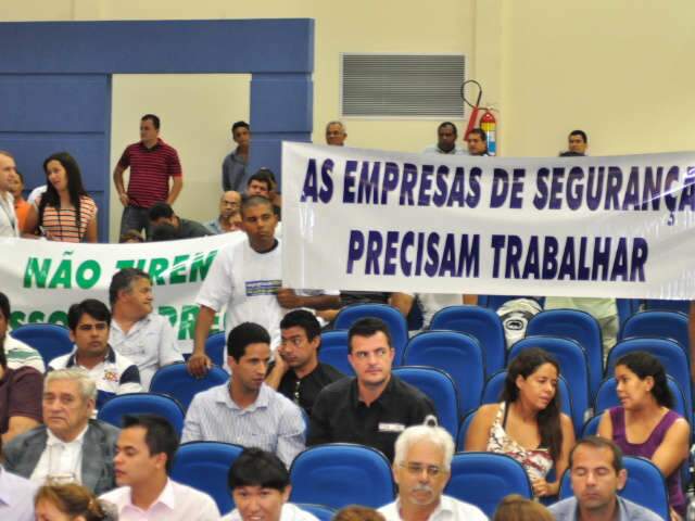  Funcion&aacute;rios de prestadoras de servi&ccedil;o para Expogrande engrossam luta por shows