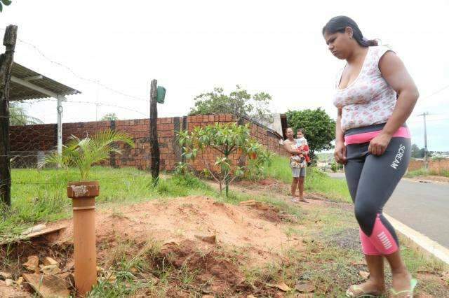 Com 5 meses, asfalto no Nova Lima est&aacute; &#039;fofo&#039; por causa de vazamentos 