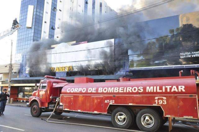 Tr&acirc;nsito em frente ao Planeta Real ser&aacute; liberado s&oacute; por volta das 22 horas