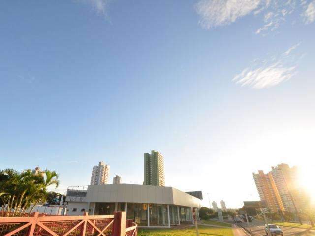 Quinta-feira amanhece com c&eacute;u claro e a previs&atilde;o &eacute; de 32&deg;C em Campo Grande
