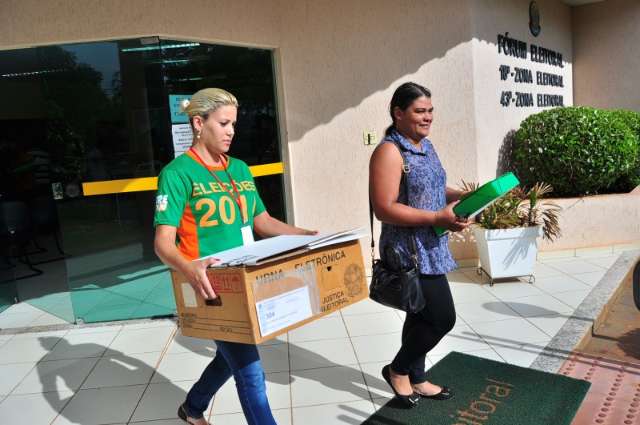 Cart&oacute;rio eleitoral entrega urnas para que 147.632 eleitores votem domingo