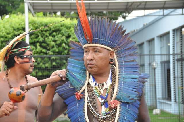 Audi&ecirc;ncia tenta, desde in&iacute;cio da tarde, acordo sobre &aacute;rea ocupada