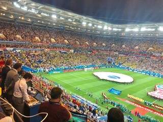 A torcida brasileira em grande número ao Rostov Arena, a maioria concentrou atrás do gol à esquerda das cabines de imprensa (Foto: Paulo Nonato de Souza)
