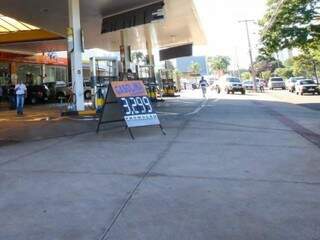 Posto de gasolina onde ocorreu confusão abriu e funcionou normalmente nesta manhã (Foto: André Bittar)