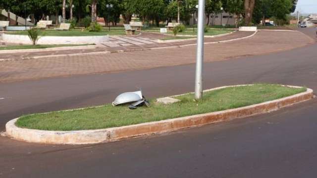 Jovem de 18 anos morre ao colidir moto contra poste em Ivinhema