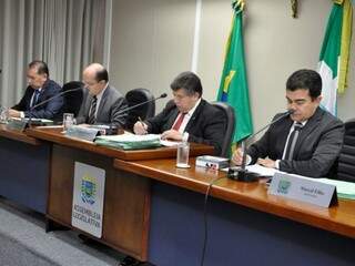 Deputados Gerson Claro (PP), José Carlos Barbosa (DEM), Lídio Lopes (Patri) e Marçal Filho (PSDB), durante sessão (Foto: Luciana Nassar/ALMS)
