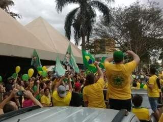 Defensores de Bolsonaro em ato a favor do candidato do PSL em Dourados (Foto: Ermeson Gamarra)