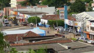 Vista de parte do centro comercial de Camapuã.
