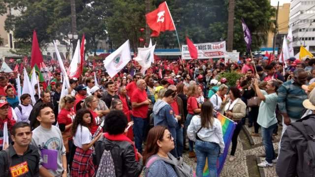 Caravana de MS engrossa torcida do PT no 1&deg; depoimento de Lula a Moro
