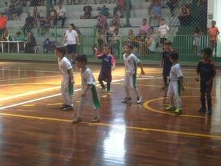 Pequenos atletas durante partida da rodada do sábado (24) da Copa Pelezinho(Foto: Divulgação/ Escola Pelezinho)
