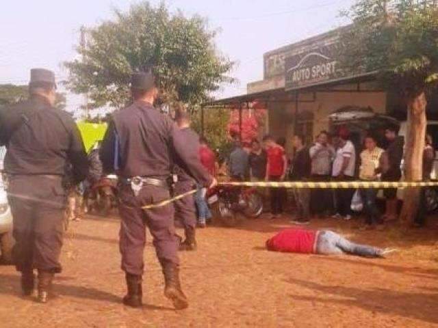 Homem &eacute; executado a tiros por pistoleiros na fronteira 
