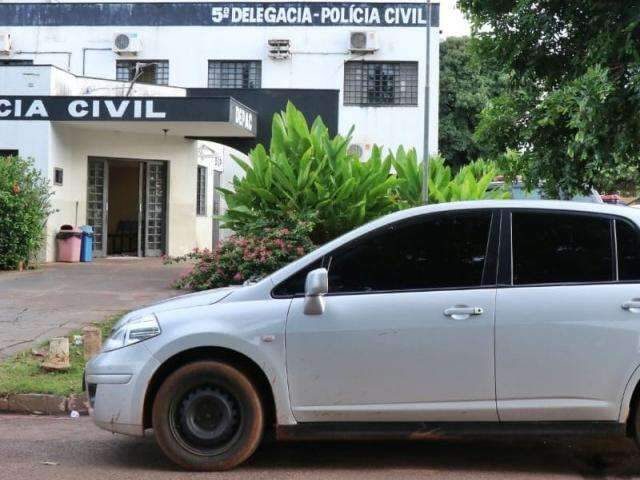 Dupla assalta motorista de aplicativo e um deles morre em confronto com PM