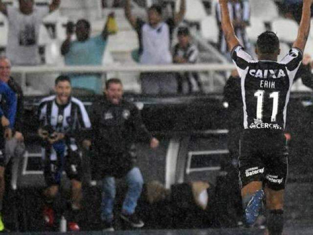 Botafogo faz 1 a 0 sobre os visitantes do argentino Defensa no Engenh&atilde;o 