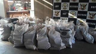 Seis pessoas s&atilde;o presas e 1,6 tonelada de maconha &eacute; apreendida em carreta