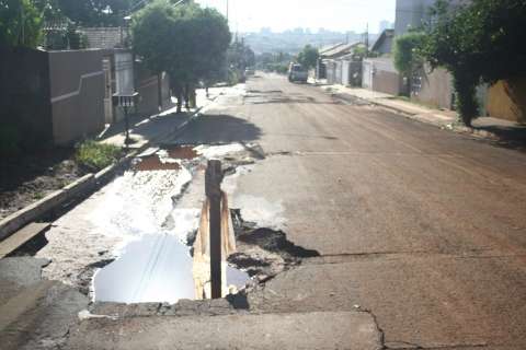 Chuva destruiu asfalto e abriu crateras em várias regiões da Capital