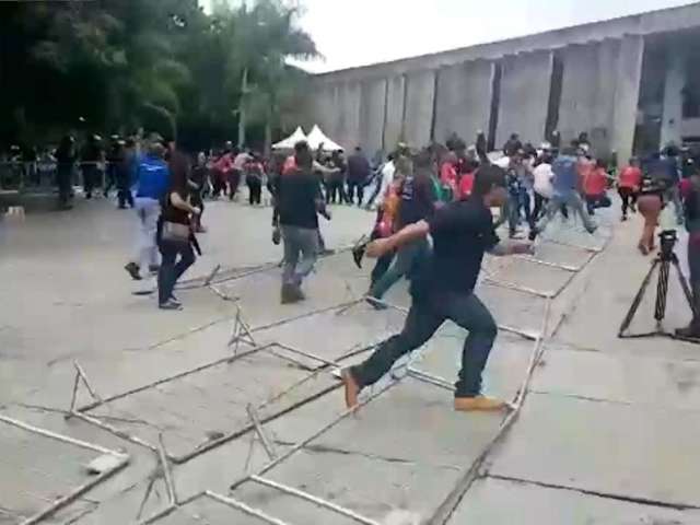 Sess&atilde;o tumultuada na Assembleia atraiu manifestantes vindos do interior