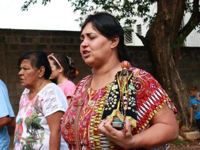 Para demonstrar publicamente f&eacute; em Nossa Senhora, fi&eacute;is caminham 5 km