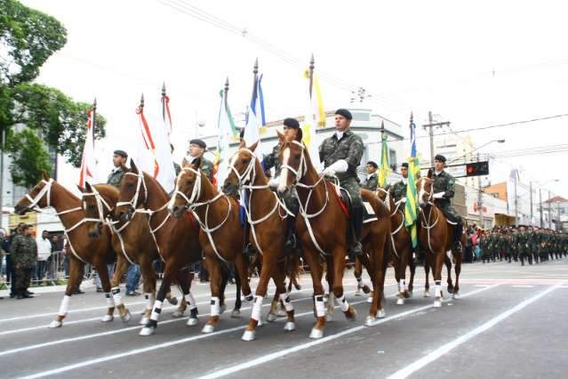 Popula&ccedil;&atilde;o elogia refor&ccedil;o de estrutura em desfile que reuniu 12 mil pessoas