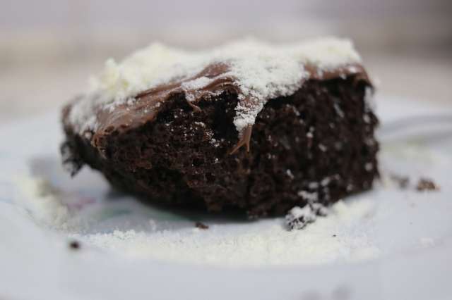 Bolo de chocolate sem farinha, sai em 30 minutos e tem massa que derrete na boca