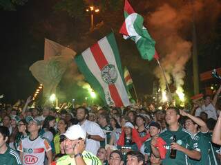 Torcedores do Palmeiras se concentraram em Campo Grande para comemorar título (Foto: Minamar Júnior)