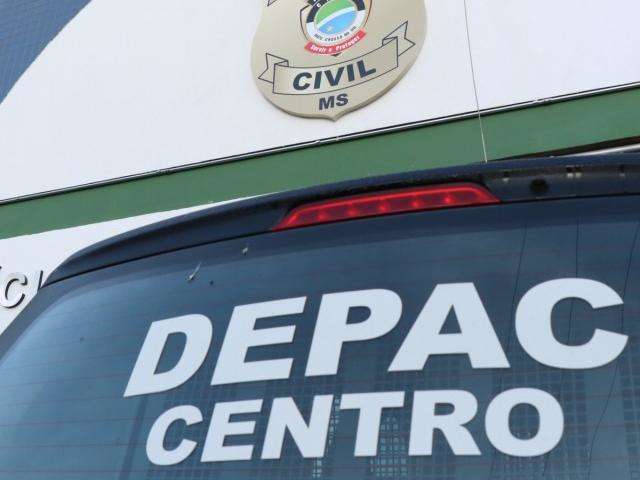 Amarrado, motorista de aplicativo salta de ve&iacute;culo para fugir de bandidos