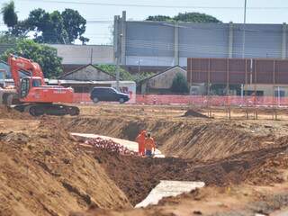Construção civil, com inúmeras obras privadas e públicas em andamento, é um dos setores que mais criam postos de trabalho em MS. (Foto: João Garrigó)