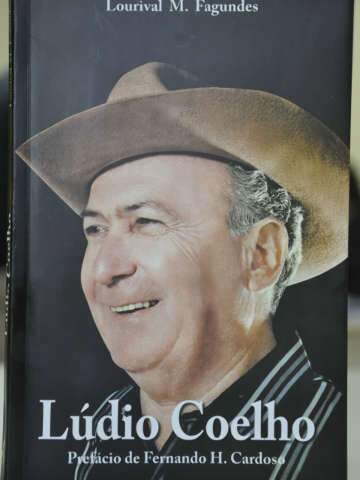  Livro sobre L&uacute;dio Coelho traz lembran&ccedil;as e hist&oacute;rias de 40 anos de amizade
