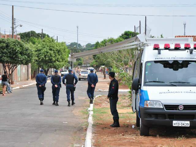  Moradores da Nha-Nh&aacute; comemoram presen&ccedil;a da PM para combater viol&ecirc;ncia