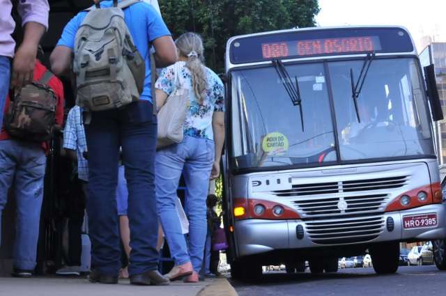 Bernal veta lei que permitiria animais dom&eacute;sticos no transporte coletivo
