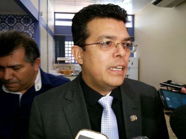 Prefeito vai a evento da Semana do Peixe e visita Ceinf que foi depredado