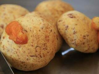 Chipa recheada com queijo provolone. (Foto: Gerson Wlaber)